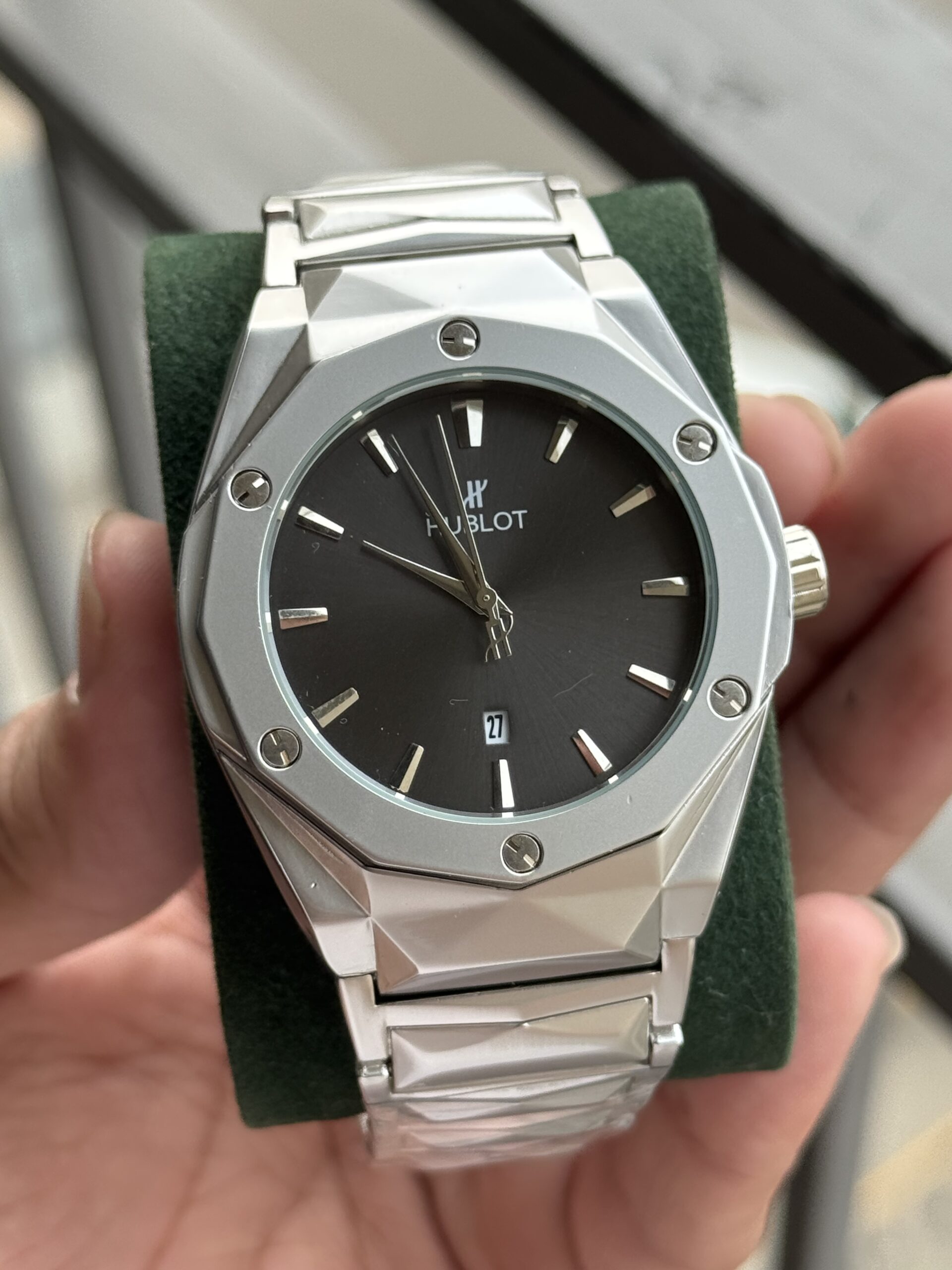 IMG_8906 Hb-8895 - Image 1