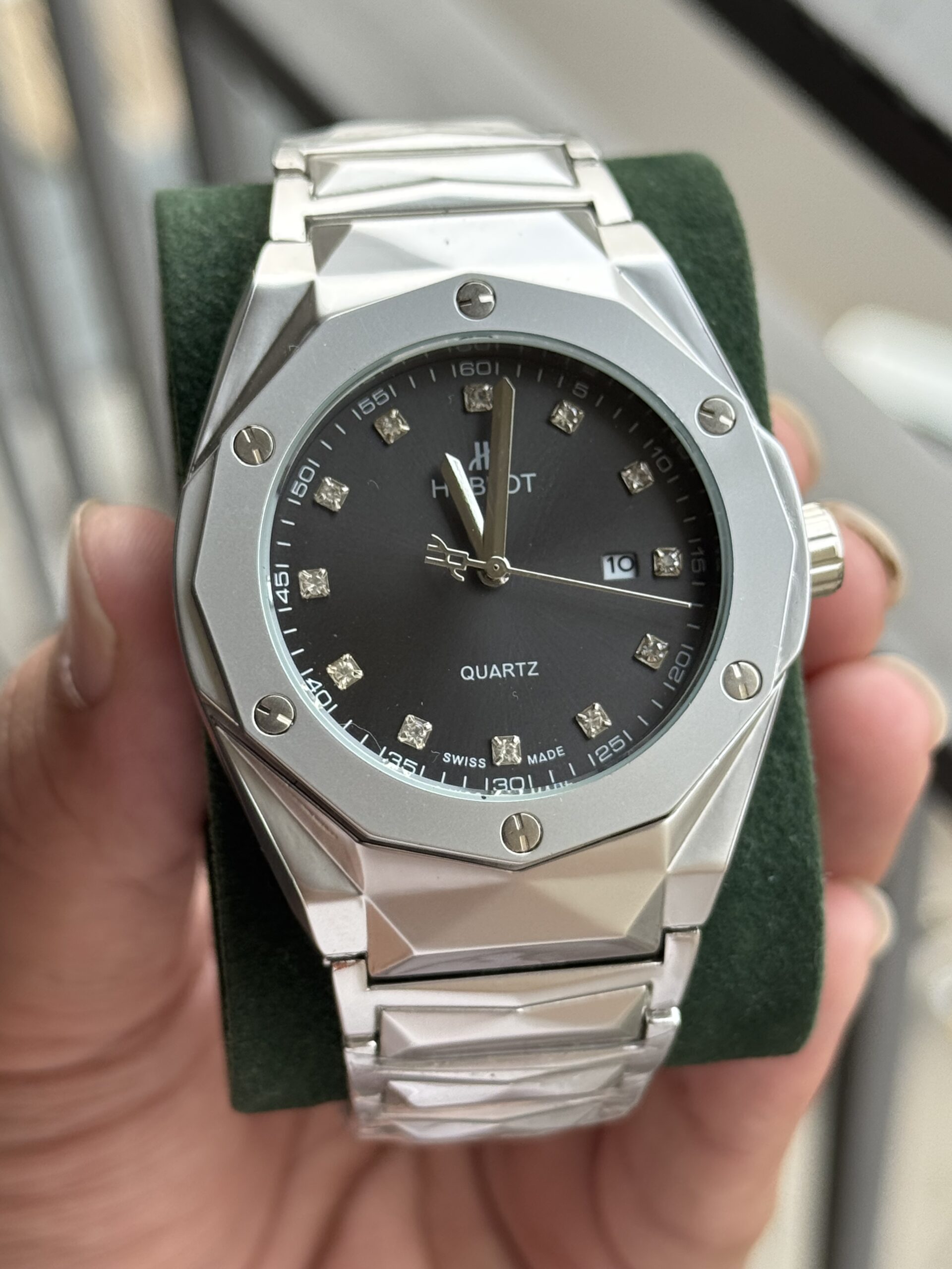 IMG_8909 Hb-8897 - Image 1