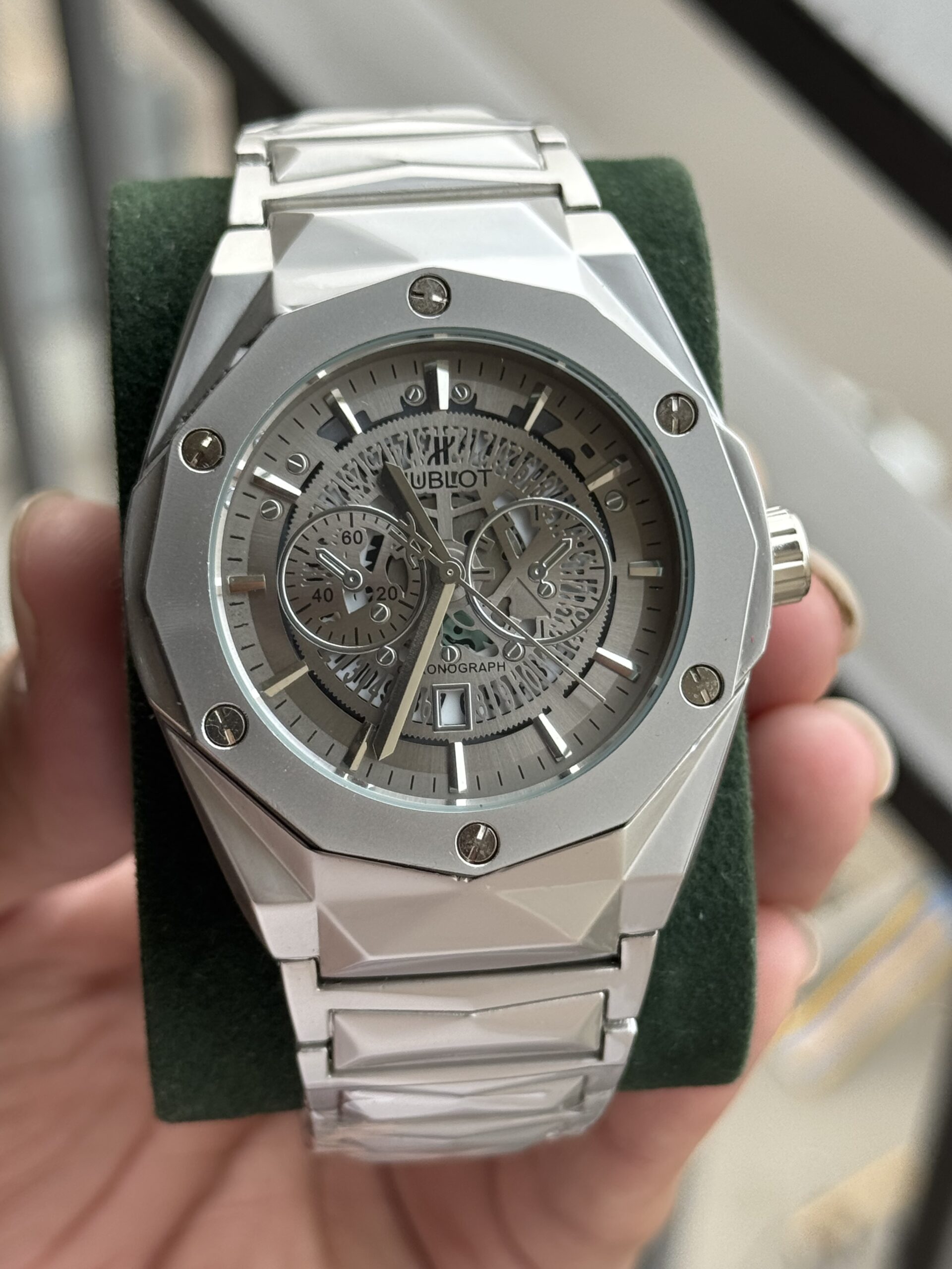 IMG_8910 Hb-8898 - Image 1