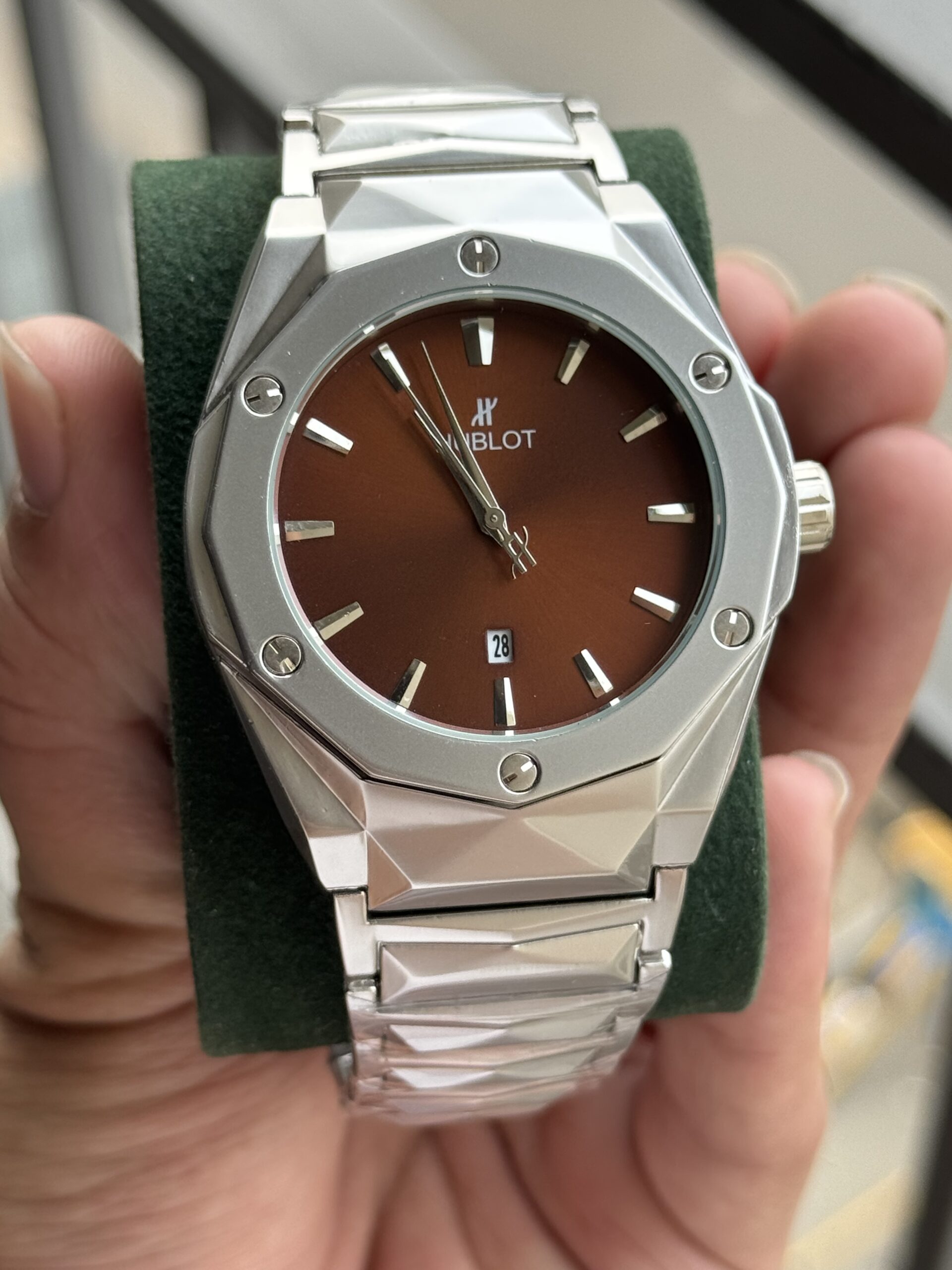 IMG_8911 Hb-8899 - Image 1